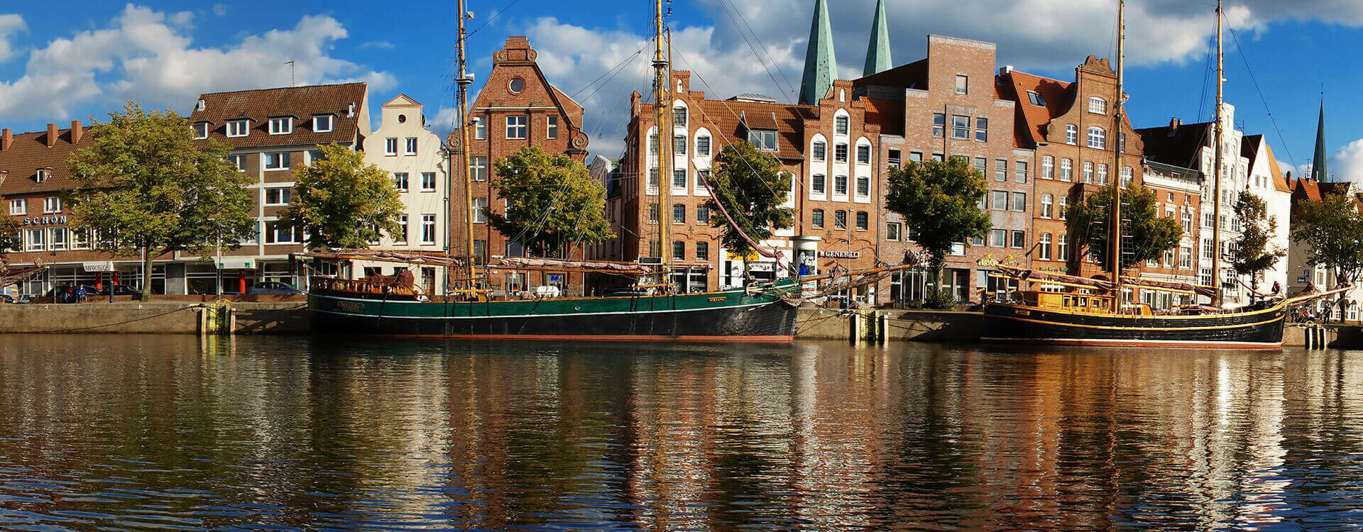 Hafen in Lübeck nahe dem Ostsee Wellnesshotel direkt am Strand Hafen in Lübeck nahe dem Ostsee Wellnesshotel direkt am Strand