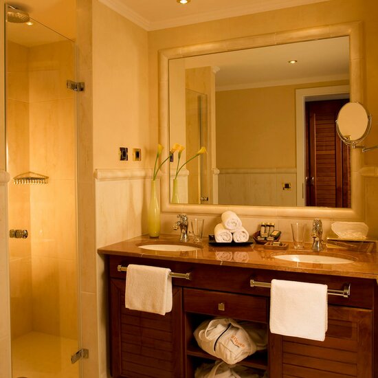 Badezimmer mit begehbarer Dusche