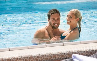 Wellnesstag für 2 im Pool in der Ostsee Therme